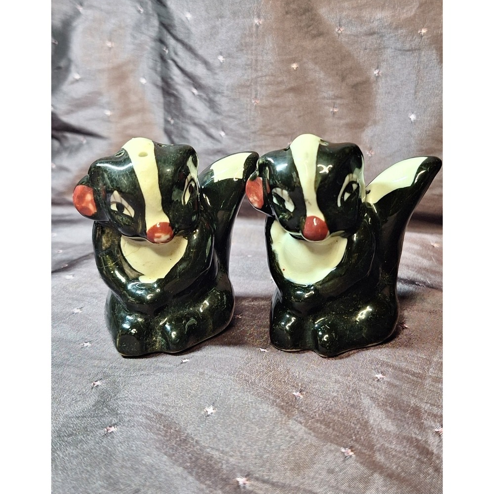 Vintage Ceramic Cottage Critters Skunk Salt and Pepper Shakers Set Made In Japan